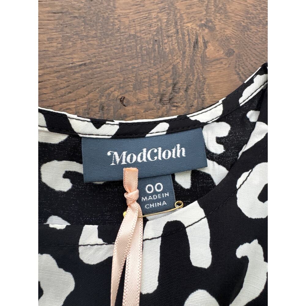 ModCloth Bold Notion Black White Cropped Jumpsuit Leopard Women's Size 00 NWT - Picture 5 of 9